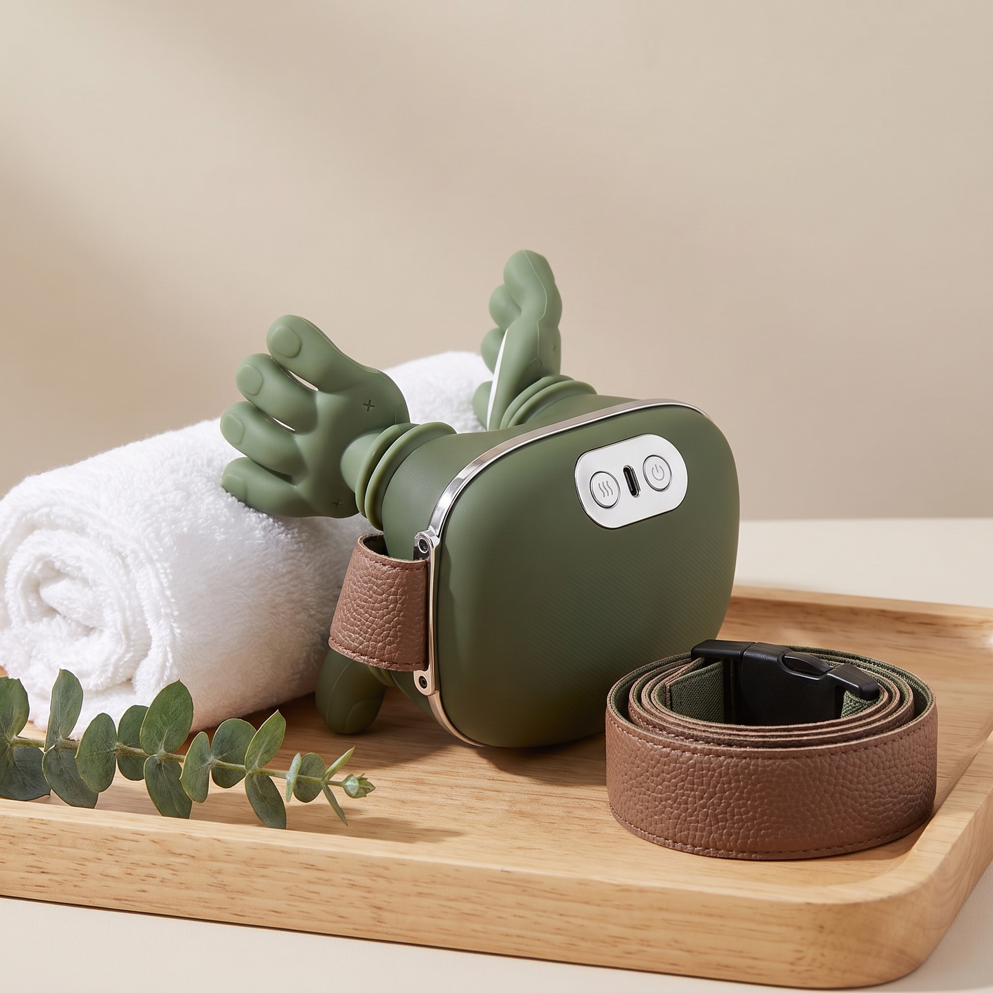Masajeador de cuello Nuvema con sus dos manos de silicona verde y correa marron